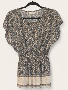 Smocked-Waist Paisley Tunic Top in Beige and Navy
